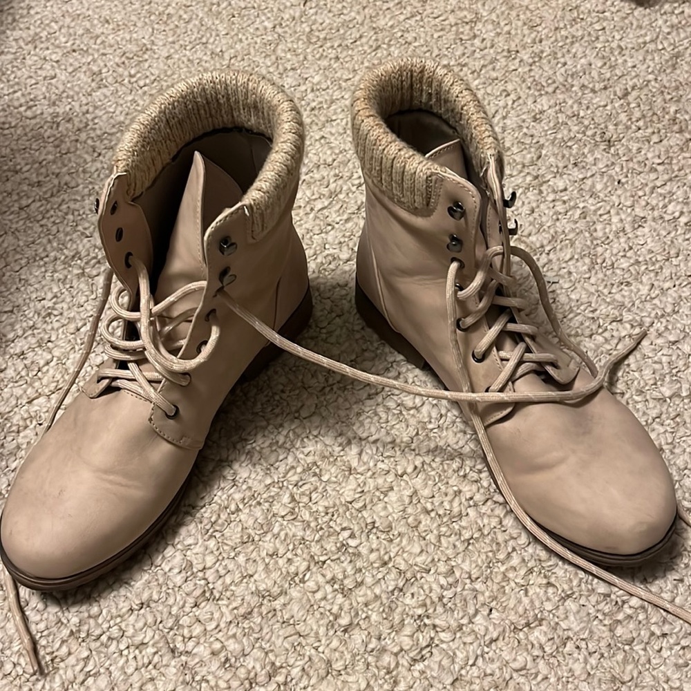 Nyaling Sweater Cuff Lace Up boot